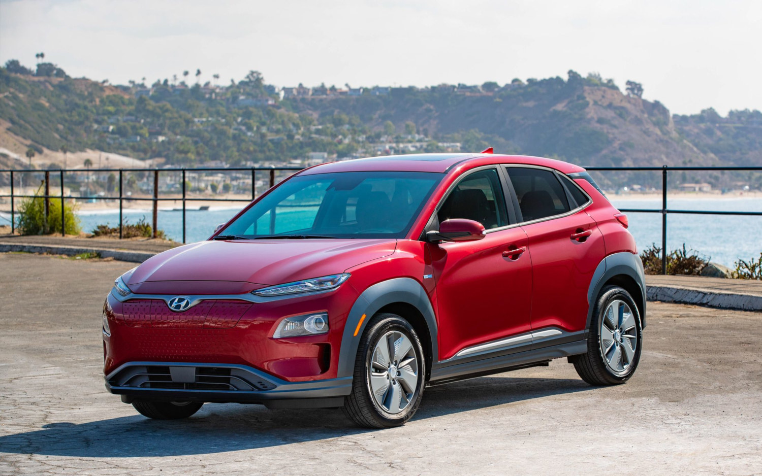 Comparison Hyundai Kona Electric 2019 vs Kia Niro Touring Hybrid